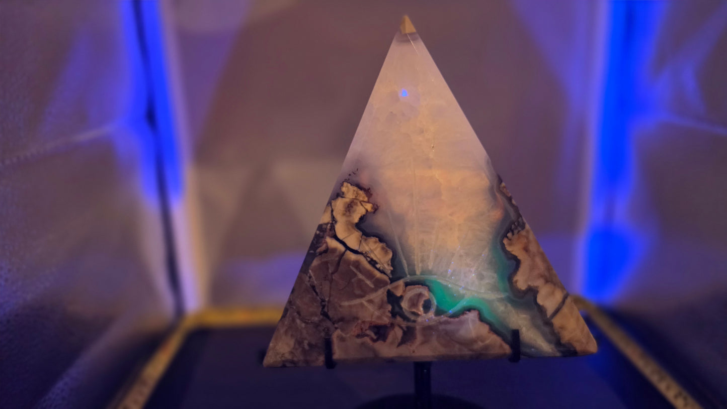 Volcano Moss Agate Triangle (stand included)
